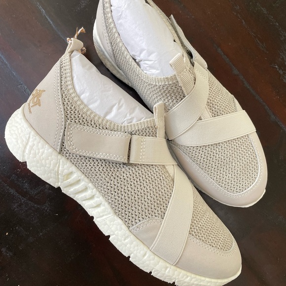 OTBT Vicky in Dove. NWB. So comfortable. - Picture 5 of 11